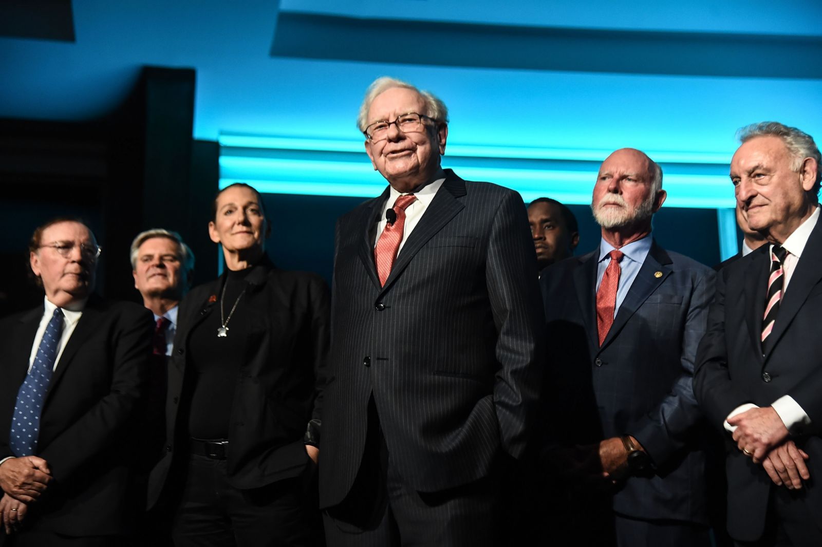 NEW YORK, NY - SEPTEMBER 19: Philanthropist Warren Buffett (C) is joined onstage by 24 other philanthropist and influential business people featured on the Forbes list of 100 Greatest Business Minds during the Forbes Media Centennial Celebration at Pier 60 on September 19, 2017 in New York City. (Photo by Daniel Zuchnik/WireImage)