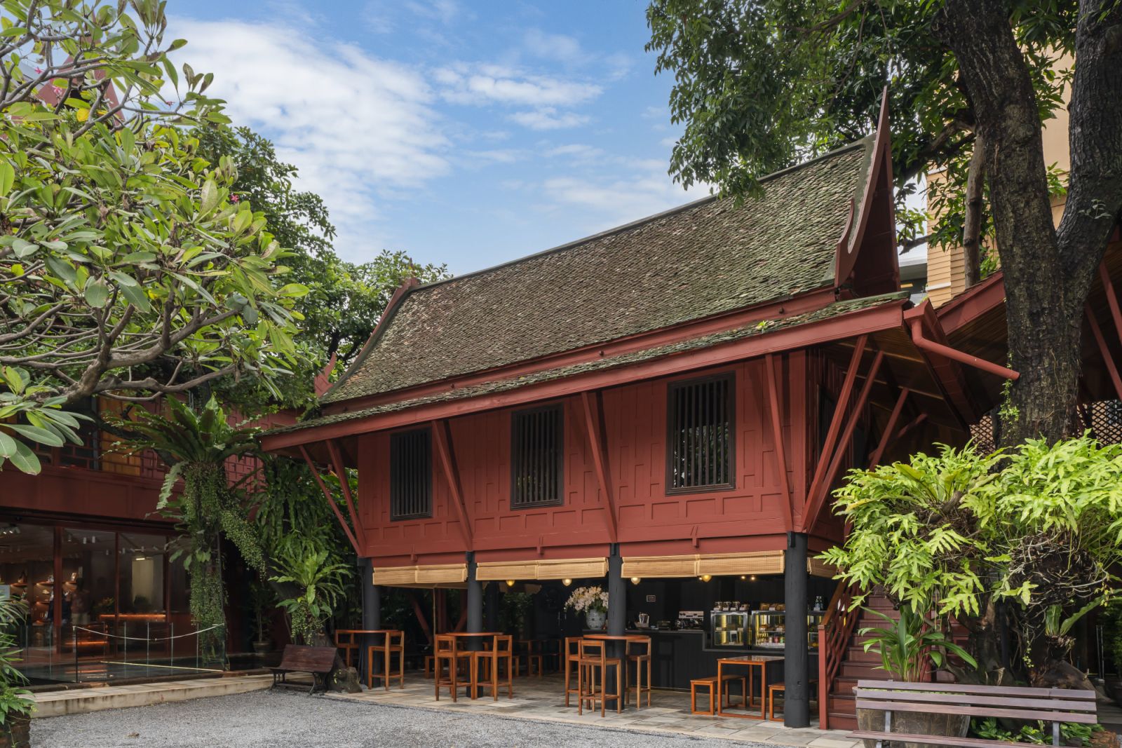 บ้านจิม ทอมป์สัน เรือนไทยริมคลองแห่งนี้สร้างขึ้นเมื่อปี 1958 โดยจิม ทอมป์สัน