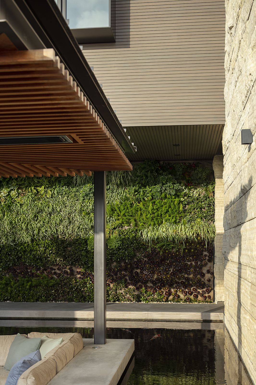 The green wall is a spatial blurring between the outside and the inside