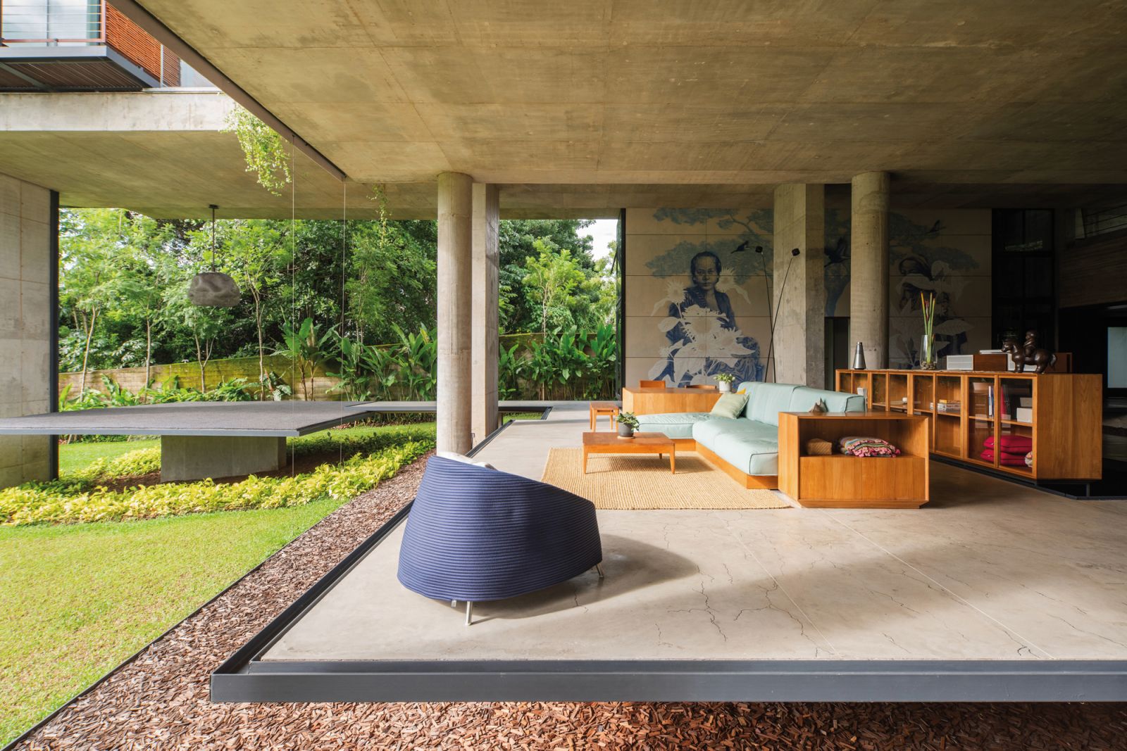 The open living area features a mural by famous Indonesian artist Agus Suwage that pays tribute to the lady of the house’s Bornean heritage