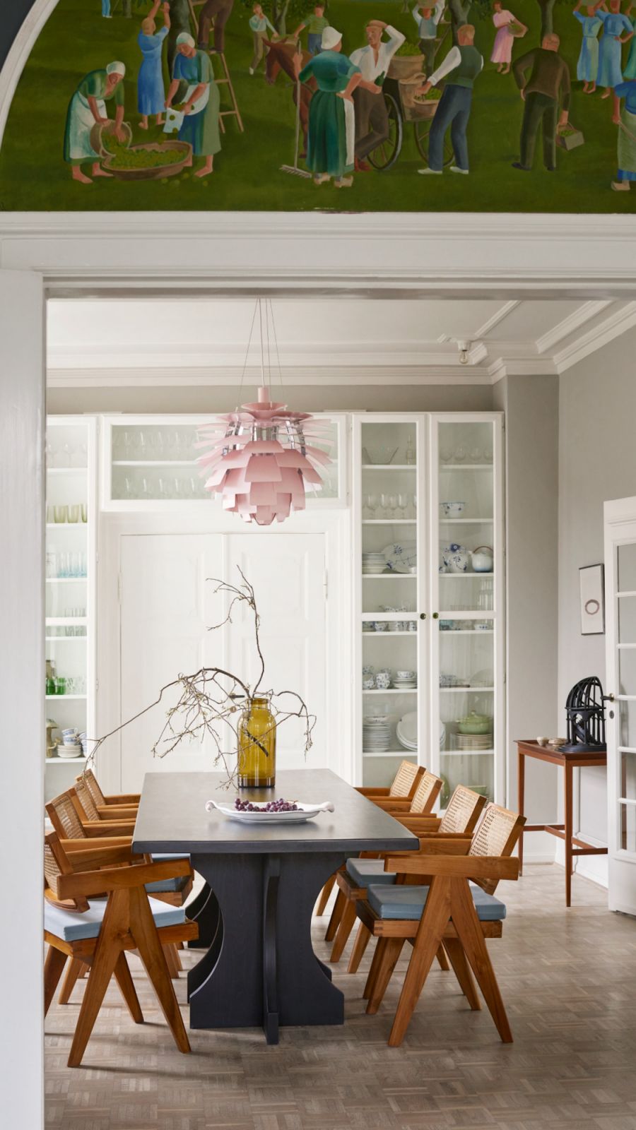 The iconic PH Artichoke in a Pale Rose strategically placed in an airy room (Photo: Louis Poulsen)