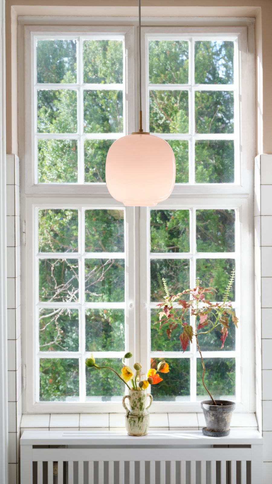 The VL45 Pale Rose Pendant (Photo: Louis Poulsen)
