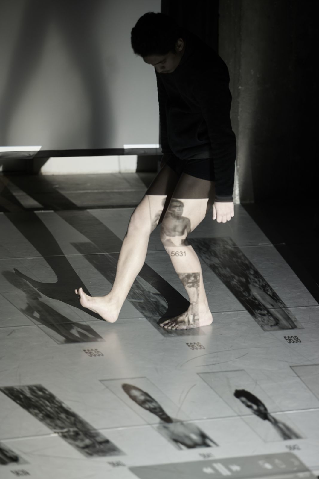 RE-MOVE: Unraveling Truths Behind the Spectacle of indigenous exposition through the Contemporary Performance Lens by Aaron Kaiser Garcia (Photo: Studio Pramudiya)