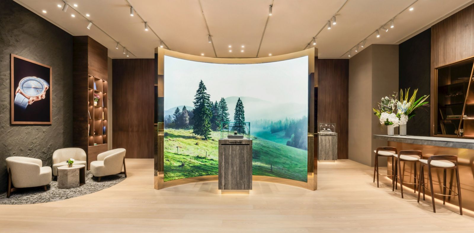 一進門就可以看到愛彼發源地汝拉山谷的廣闊綠地裝飾。(Photo: Audemars Piguet)