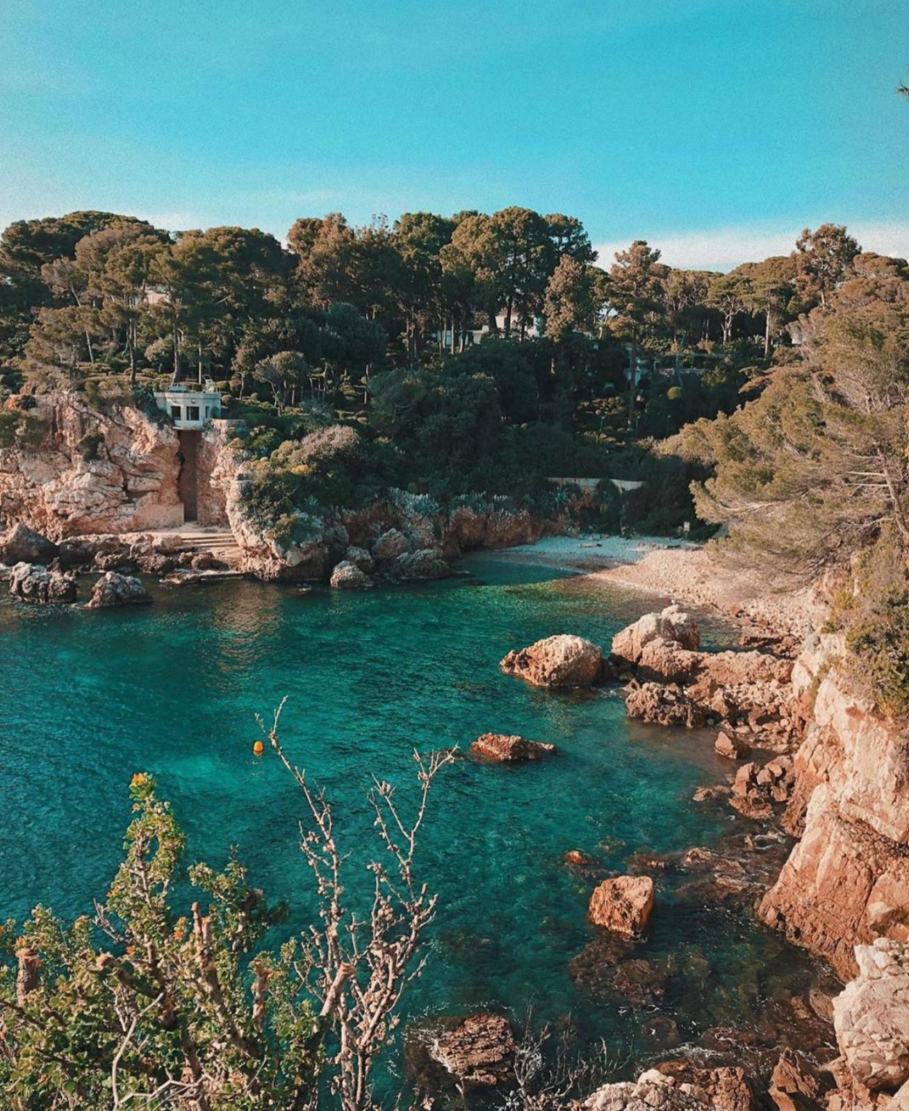 The Bay of Antibes Billionaires (Photo: Instagram / @antibes_france)