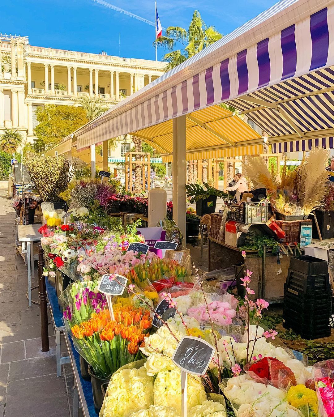 Cours Saleya open-air market in the Old Nice (Photo: Instagram / @valentin.donato)