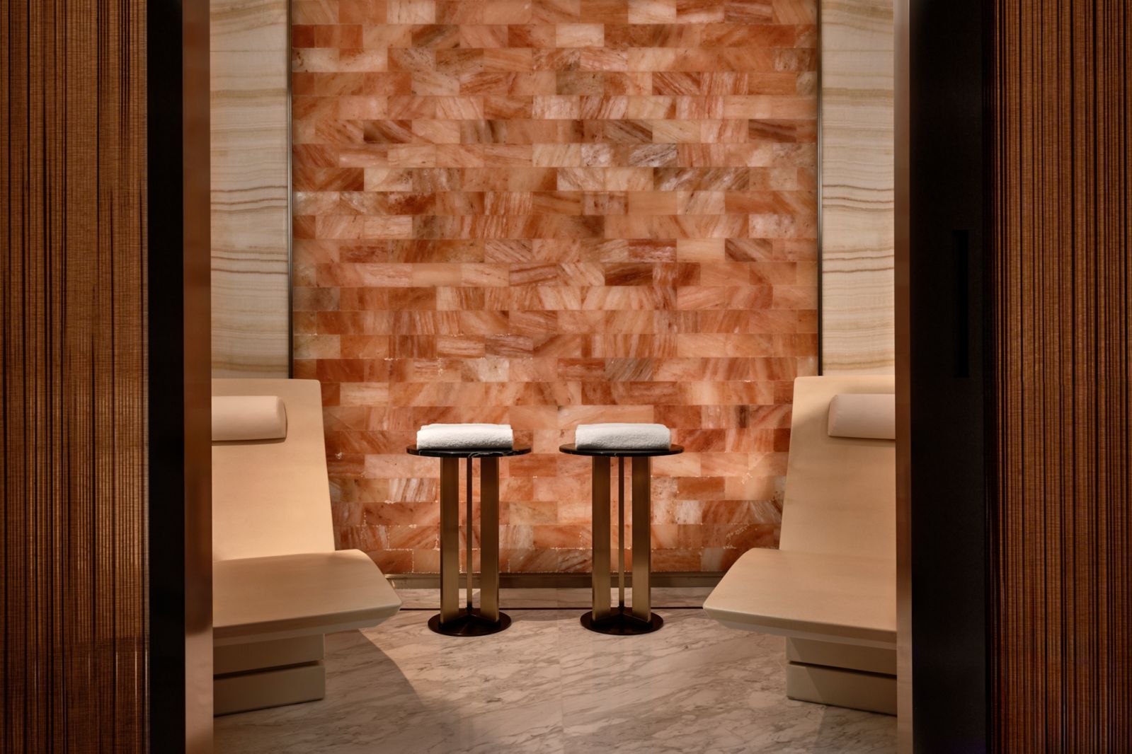 Horizon Suite - Himalayan salt wall evokes deep rejuvenation