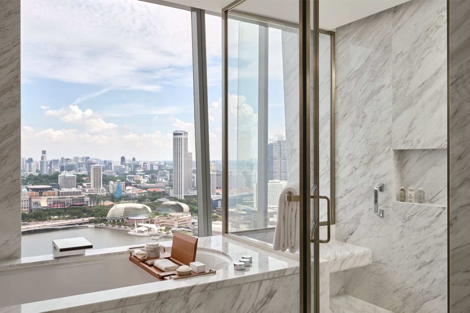 An oasis of calm in the spacious and intimate spa-like bathroom