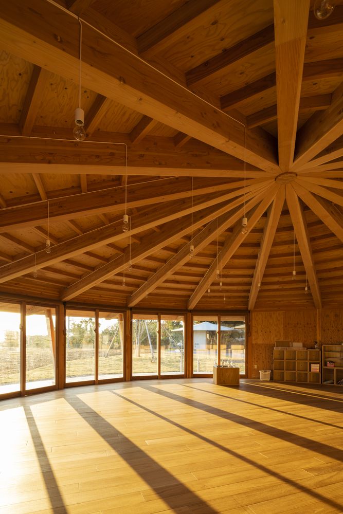 The 360-degree visibility allow for round-the-clock surveillance on the children (Photo: Katsuhisa Kida / Instagram / @tezuka_architects)