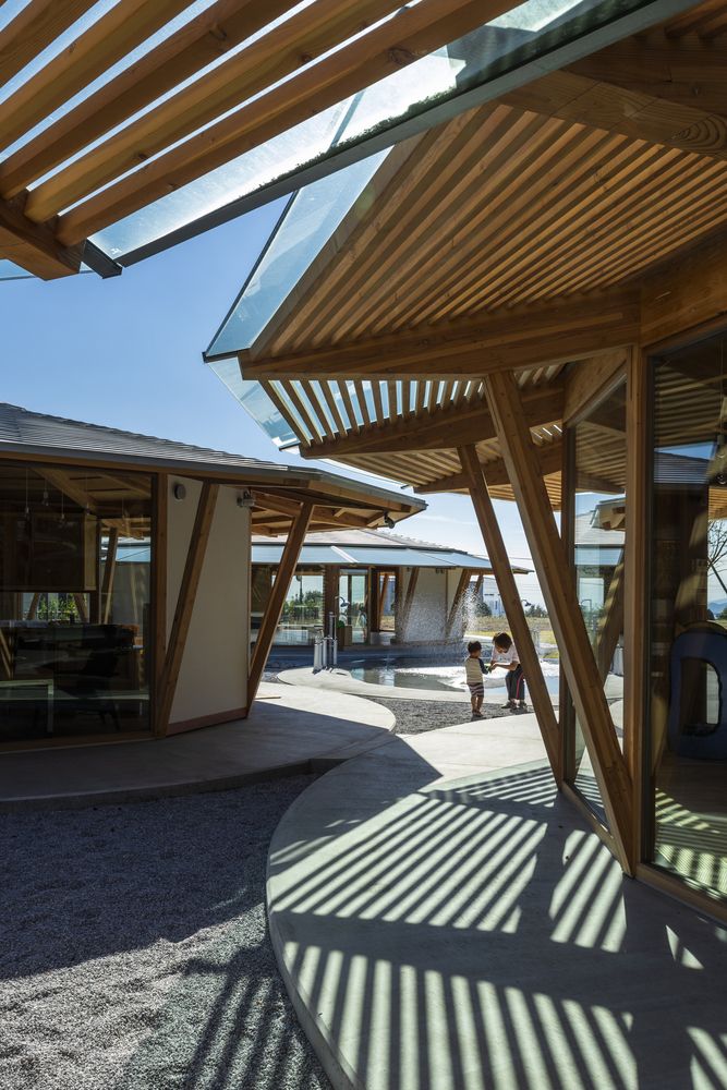 The "bubble" planning allows for flexibility in positioning and sizing of each functional space (Photo: Katsuhisa Kida / Instagram / @tezuka_architects)