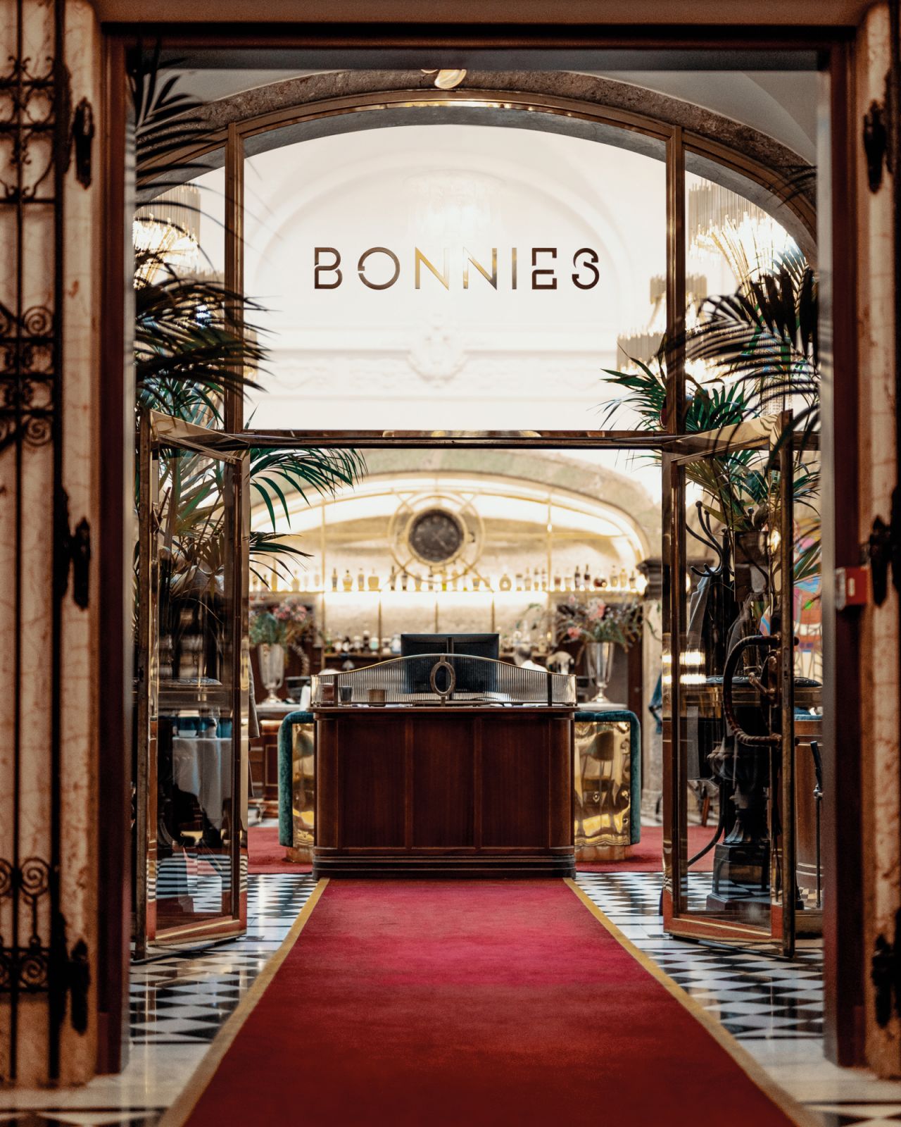 Bonnie’s sports a grand art nouveau-style entrance