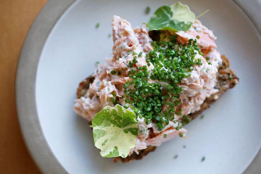 開放式三明治Smørrebrød是丹麥著名的庶民美食，每個人都有不同的作法與變化。(Photo By Liz Hafalia/The San Francisco Chronicle via Getty Images)