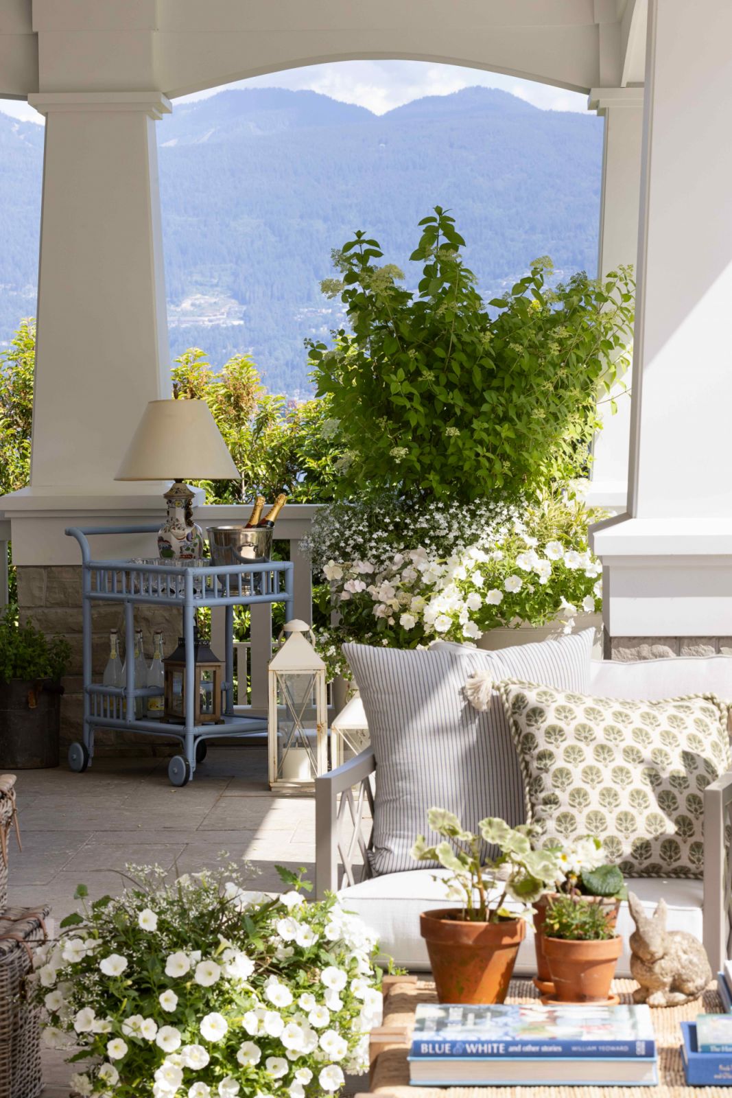 A light and romantic mood upon stepping into the front porch
