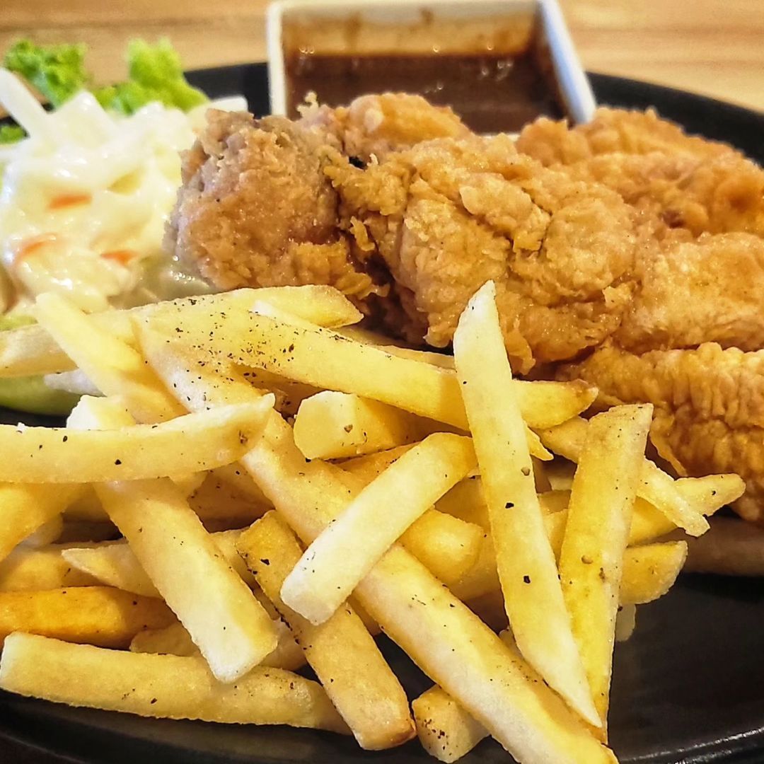 Chicken karaage and fries from Ryori Kitchen (Photo: Instagram / @ryori_kitchen)