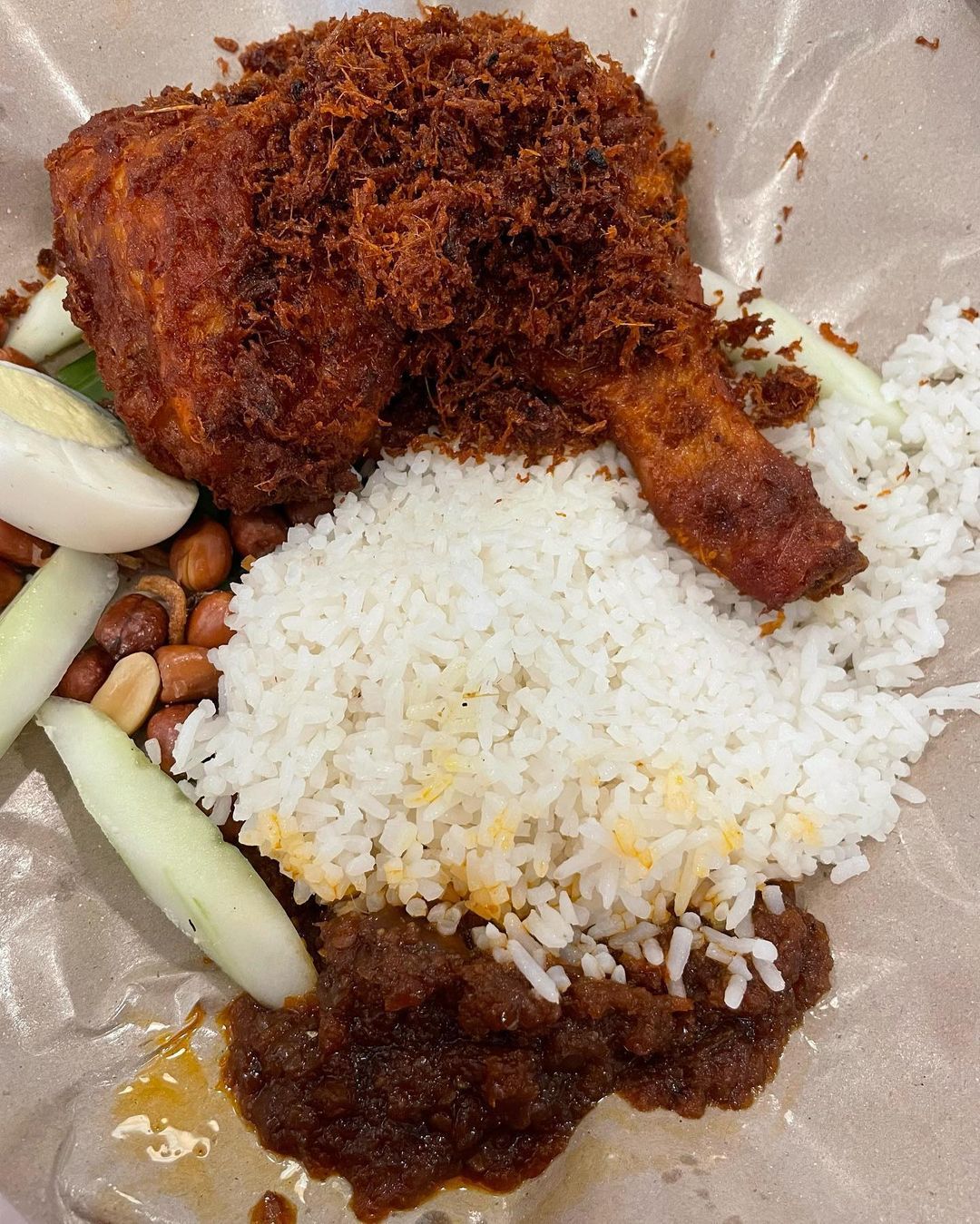 Ayam goreng berempah with nasi lemak (Photo: Instagram / @tvoodiary)