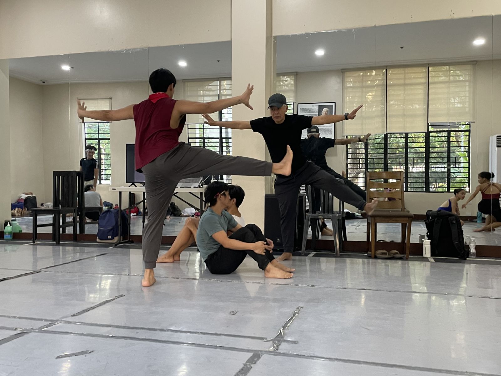 Restager Nonoy Froilan in rehearsal for Alice Reyes’ Dugso