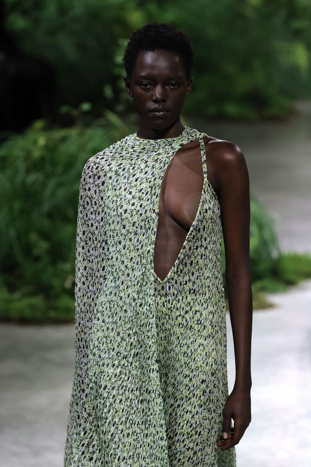 A model walks the runway at the Gucci Cruise 2025 Fashion Show at Tate Modern in London (Photo: John Phillips/Getty Images for Gucci)