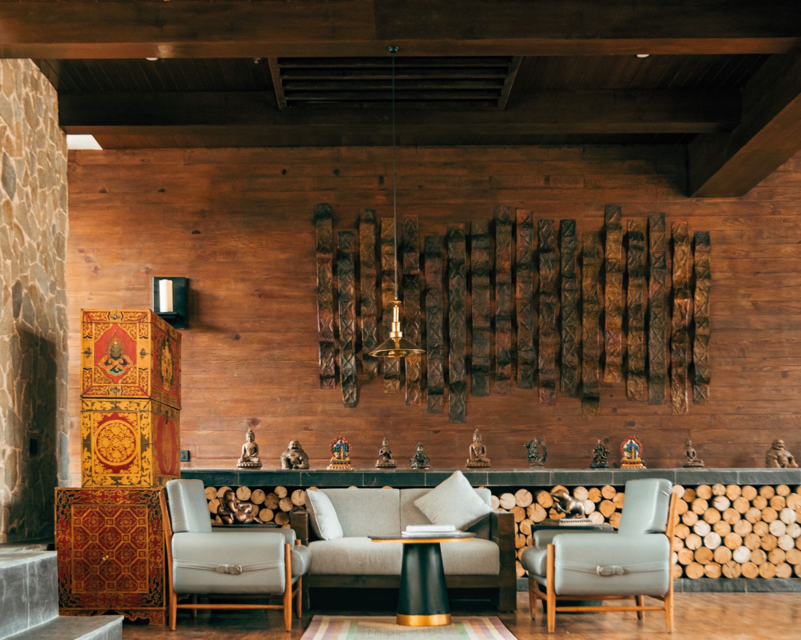 scenery; It is a showcase of local textiles and materials