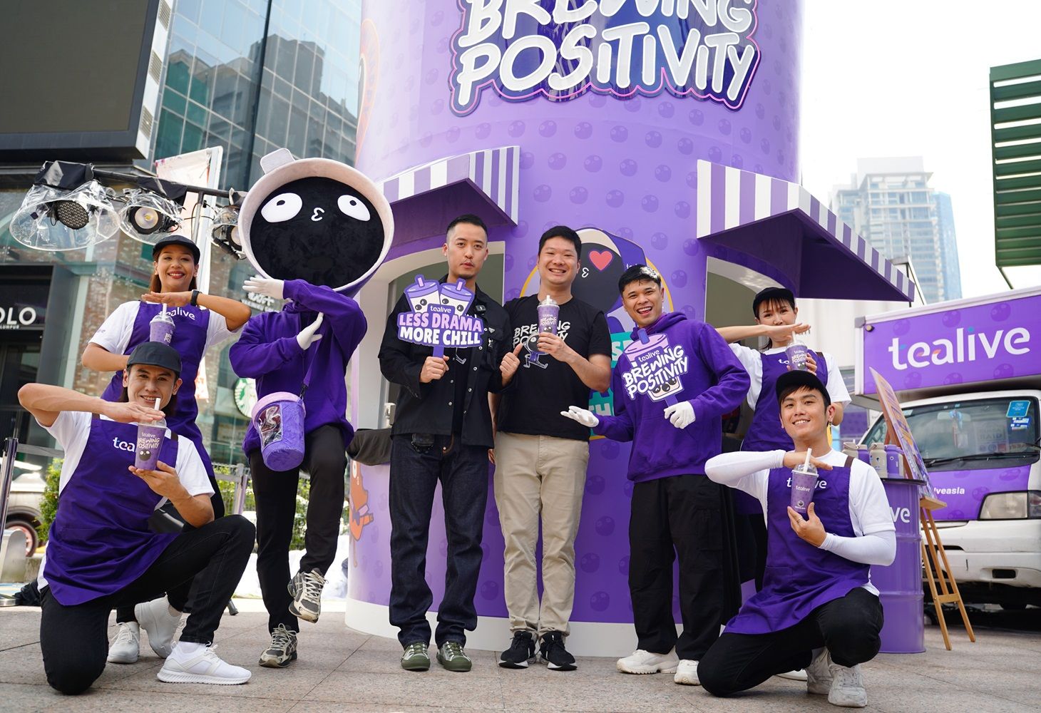 Bryan Loo and Bru at the campaign’s launch (Photo: Tealive)