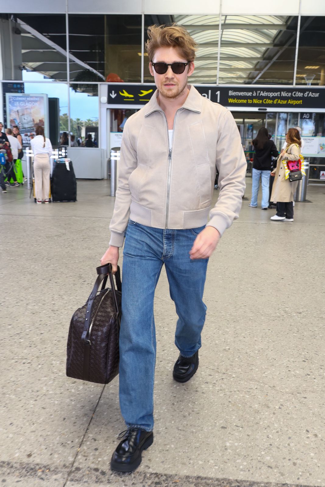 NICE, FRANCE - MAY 16: Joe Alwyn is seen at Nice Airport during the 77th Cannes Film Festival on May 16, 2024 in Nice, France. (Photo by Marc Piasecki/GC Images for Bottega Veneta)