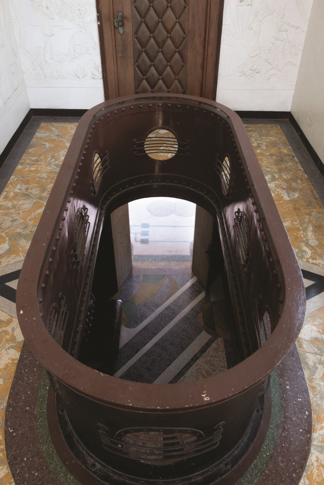 Railings above the main entrance designed like a ship’s hull