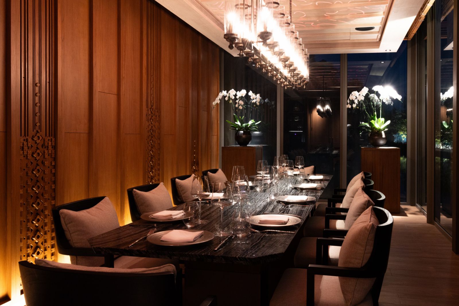 ห้องอาหาร Dara Cuisine Phuket ในโรงแรม อนันตรา ลายัน ภูเก็ต รีสอร์ท
