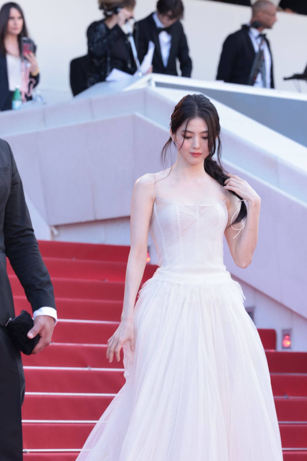 CANNES, FRANCE - MAY 19: South Korean actress/model Han So-hee attends the screening of film 'Horizon: An American Saga' during the 77th Annual Cannes Film Festival at Palais des Festivals on May 19, 2024 in Cannes, France. (Photo by VCG/VCG via Getty Images)