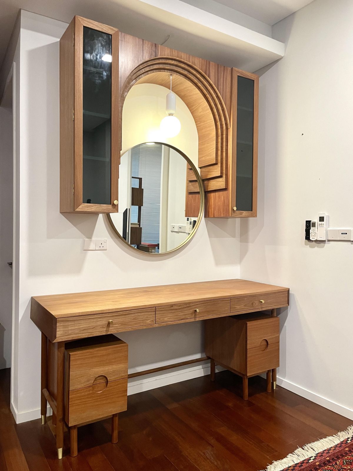 The commissioned Memphis 23 vanity (Photo: Courtesy of LAIN Furniture)
