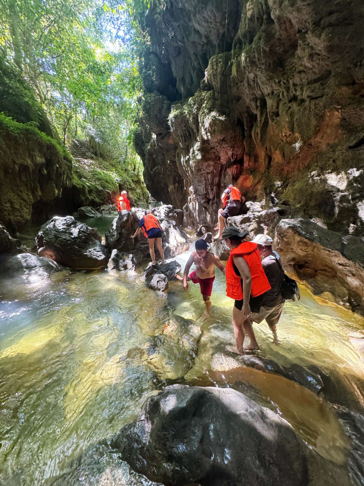 Jovellar River | Photo by: Adi Bontuyan