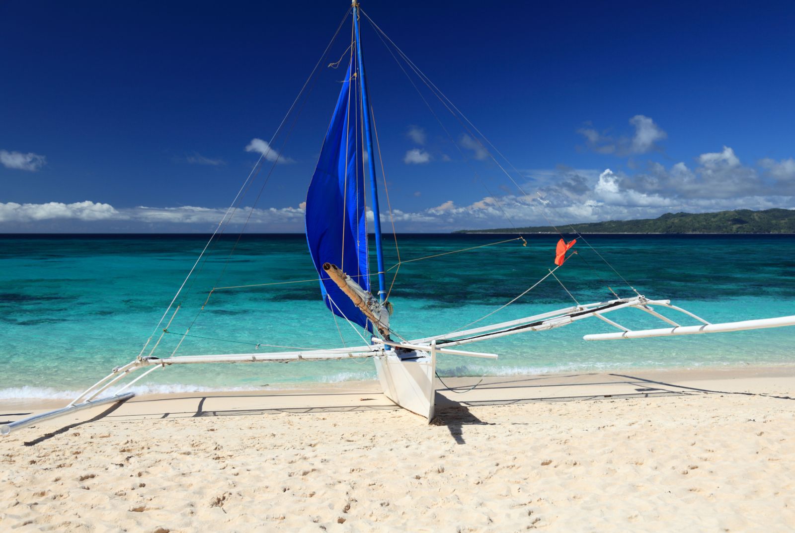 Paraw sailing in Boracay (Photo: Getty Images)