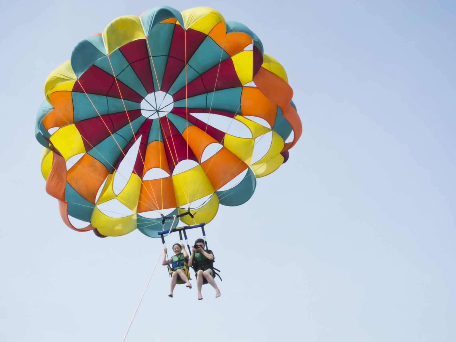 Parasailing in Boracay 2024 (Photo: Getty Images)
