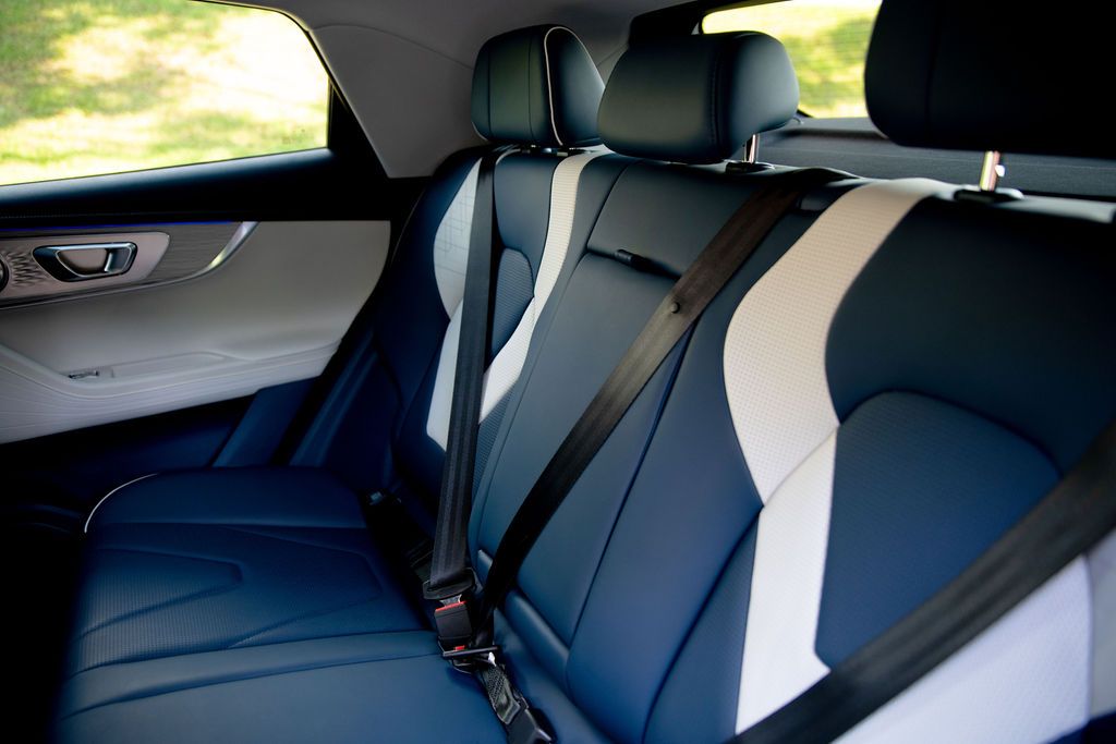 omoda back seat
