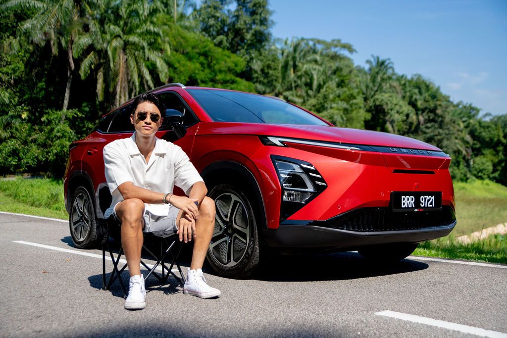 chery omoda e5 and christian lee