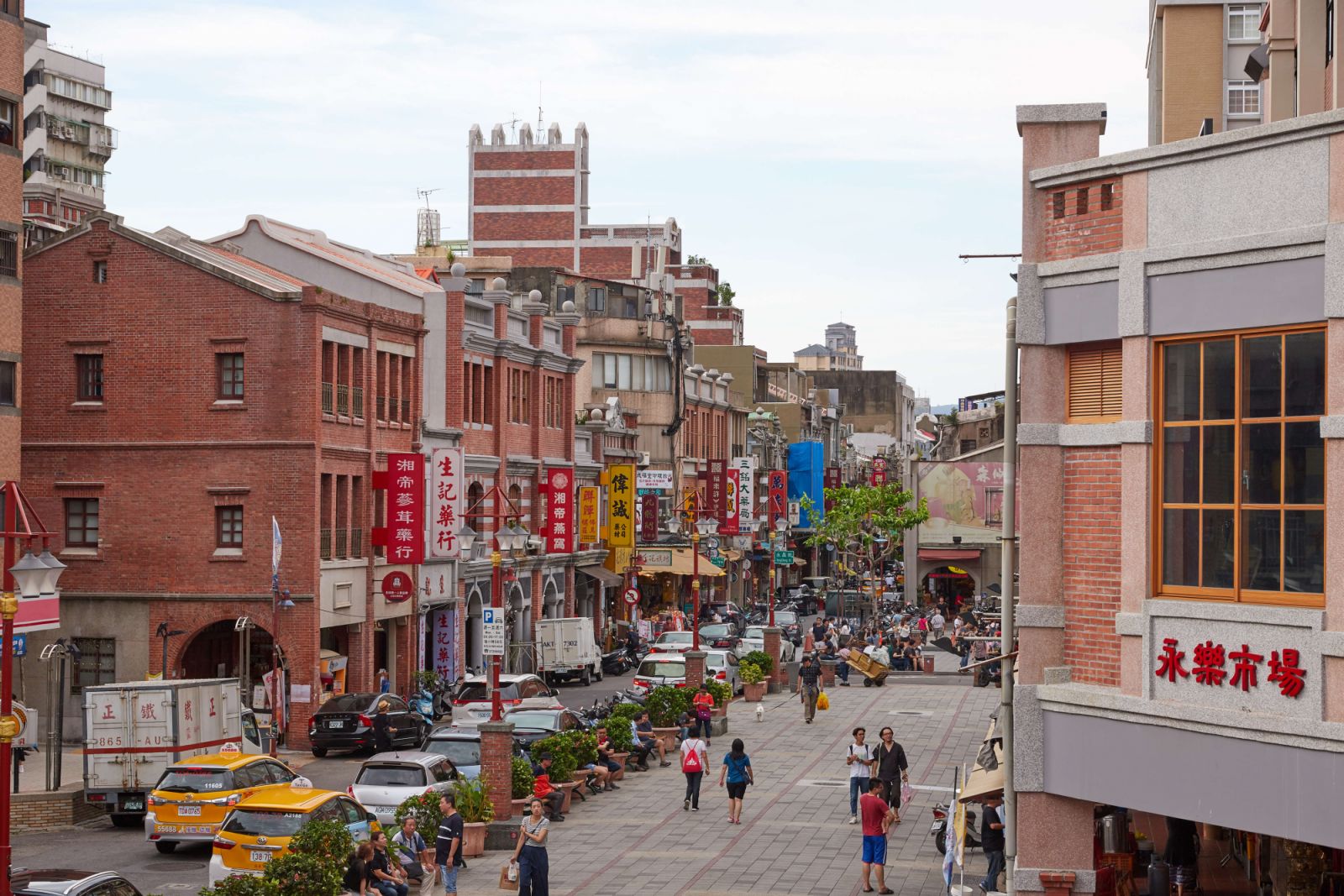 DIHUA ST, TAIPEI, TAIWAN - 2018/07/04: Dihua St is the oldest commercial street in Taipei. Originally a center for dried goods, spices and traditional Chinese medicines, today its stores are a mix of these goods alongside hipster cafes, boutiques and galleries. (Photo by Craig Ferguson/LightRocket via Getty Images)
