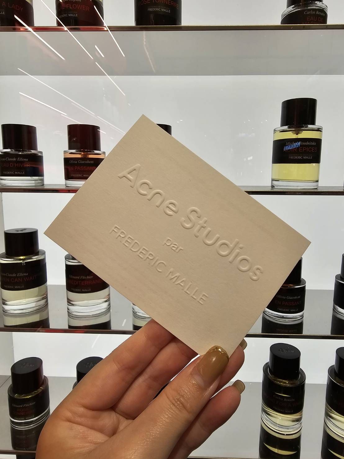 馥馬爾香氛出版社x Acne Studios淡香精好聞嗎？古典皂香、甜美桃子果香