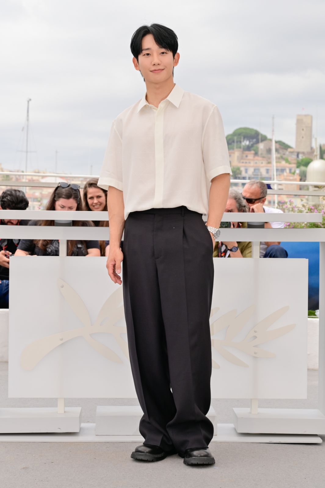 CANNES, FRANCE - MAY 20: Jung Hae-In attends the "Veteran 2" (I, The Executioner) photocall at the 77th annual Cannes Film Festival at Palais des Festivals on May 20, 2024 in Cannes, France. (Photo by Stephane Cardinale - Corbis/Corbis via Getty Images)