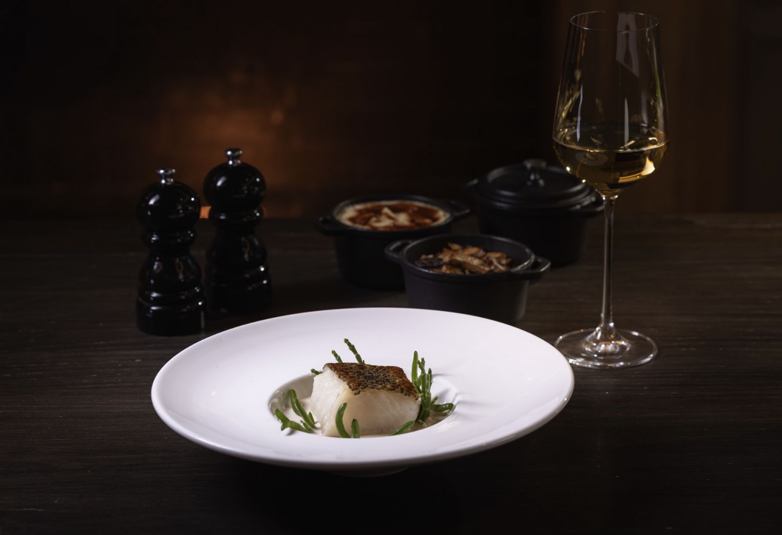 ปลาหิมะจี่กระทะร้อน (Pan-Fried Toothfish) จากห้องอาหาร Fireplace Grill and Bar โรงแรม อินเตอร์คอนติเนนตัล กรุงเทพฯ (ภาพ: InterContinental Bangkok)