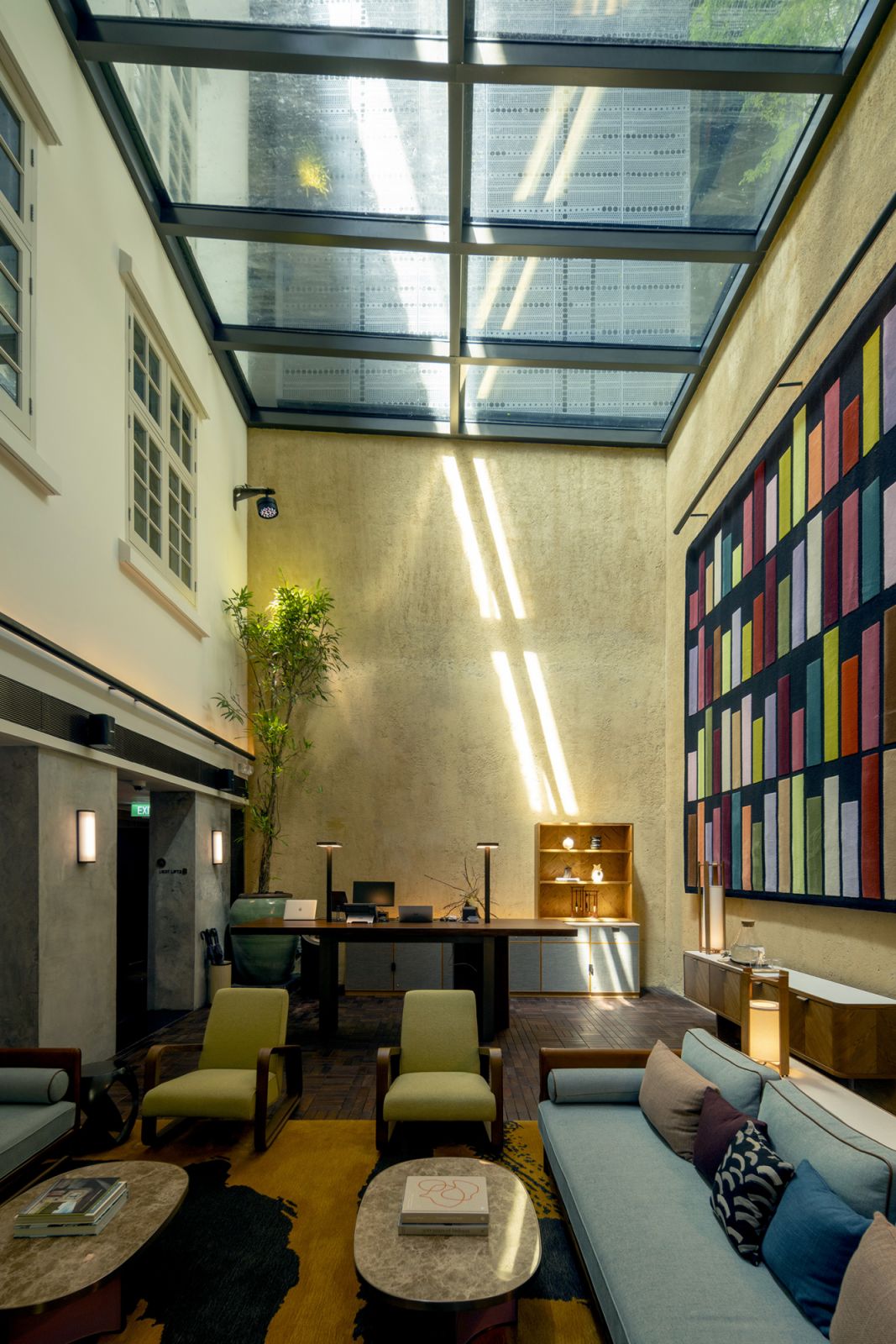 The Lobby in 21 Carpenter, bridging a connection between cozy intimacy and urban vibrancy