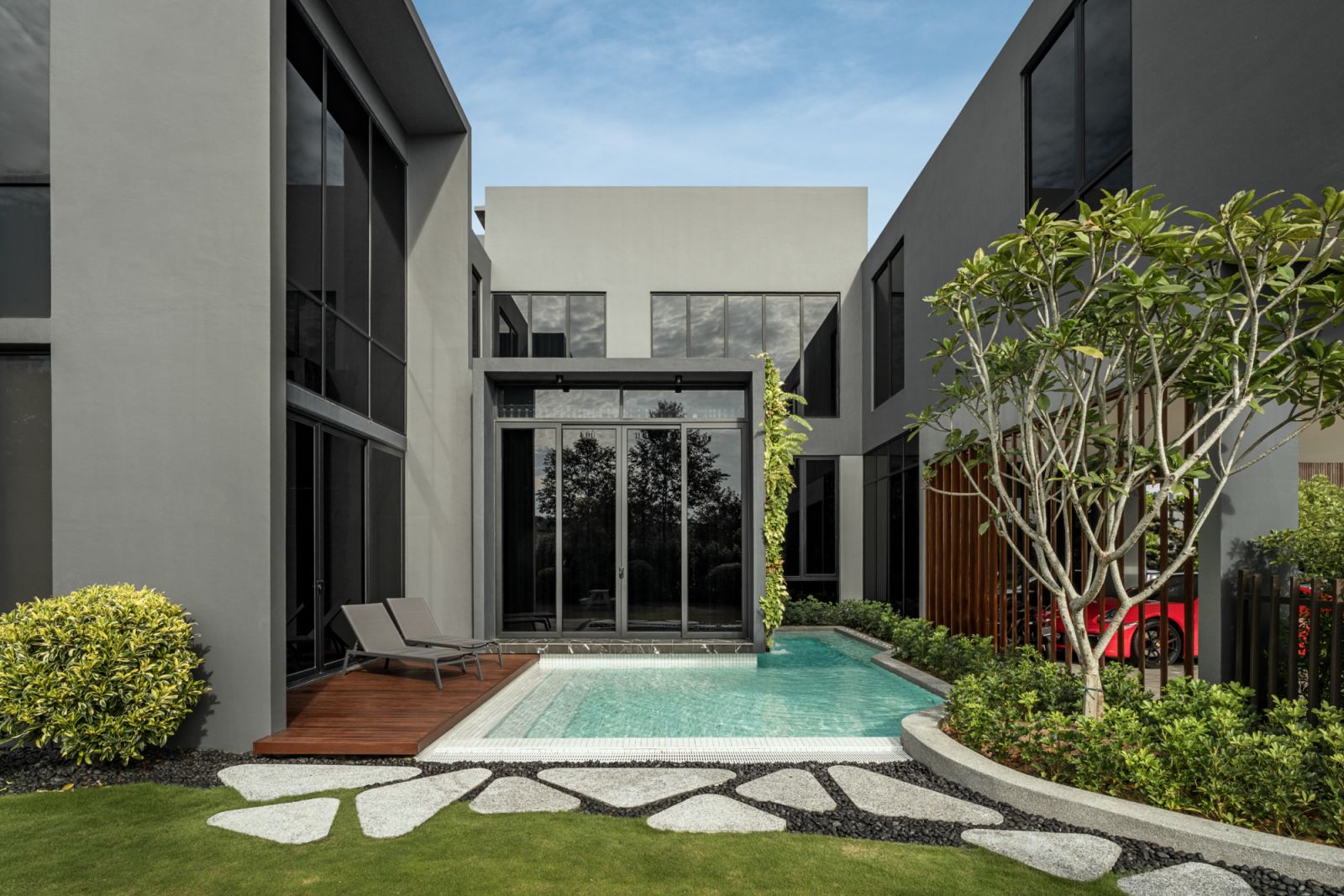 The patio has all the hallmarks of a luxurious tropical resort