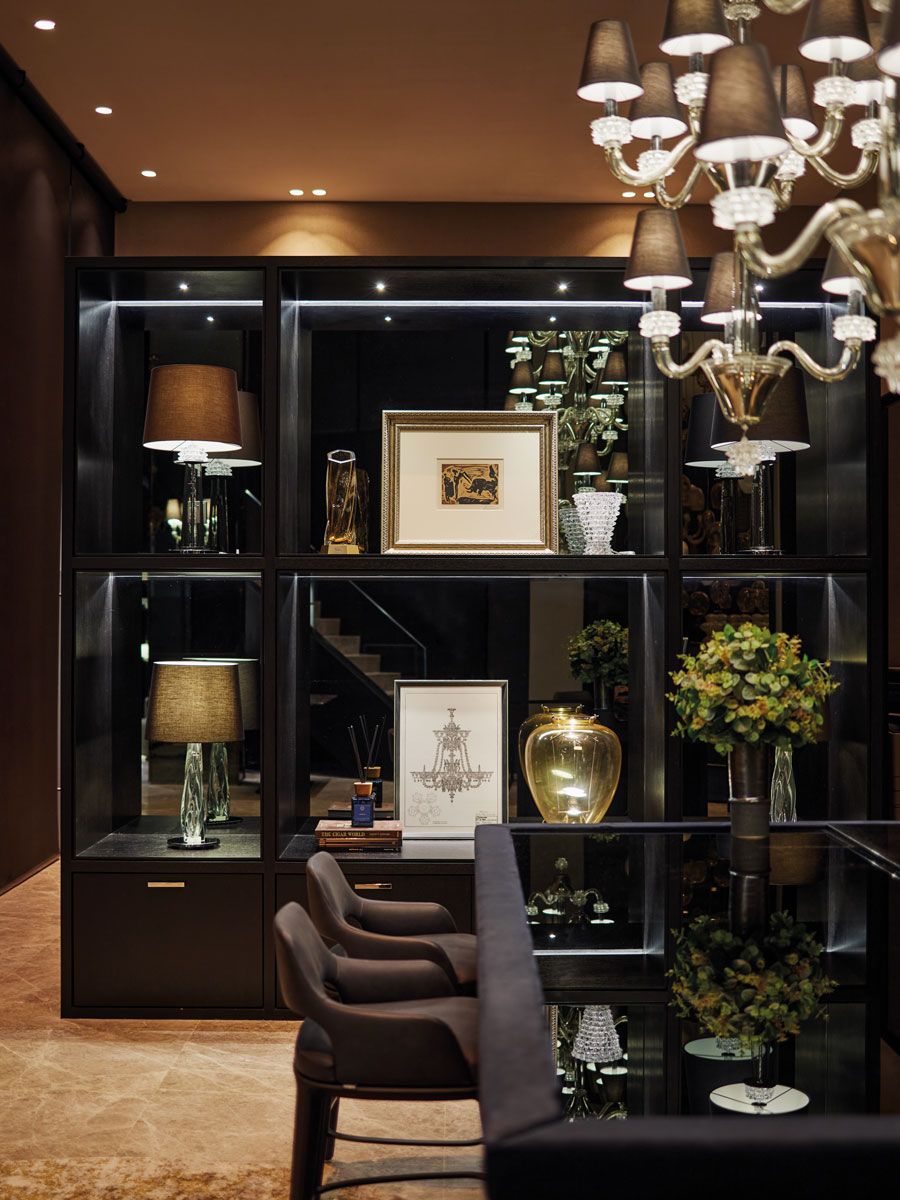 The Barovier & Toso showroom presents a choice selection of handcrafted lighting fixtures in a sumptuous contemporary setting
