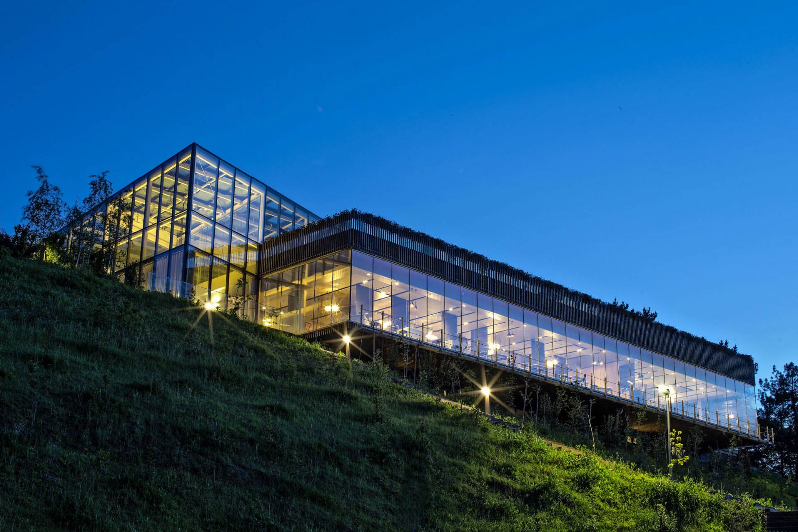 A view of Azurmendi’s bioclimatic building