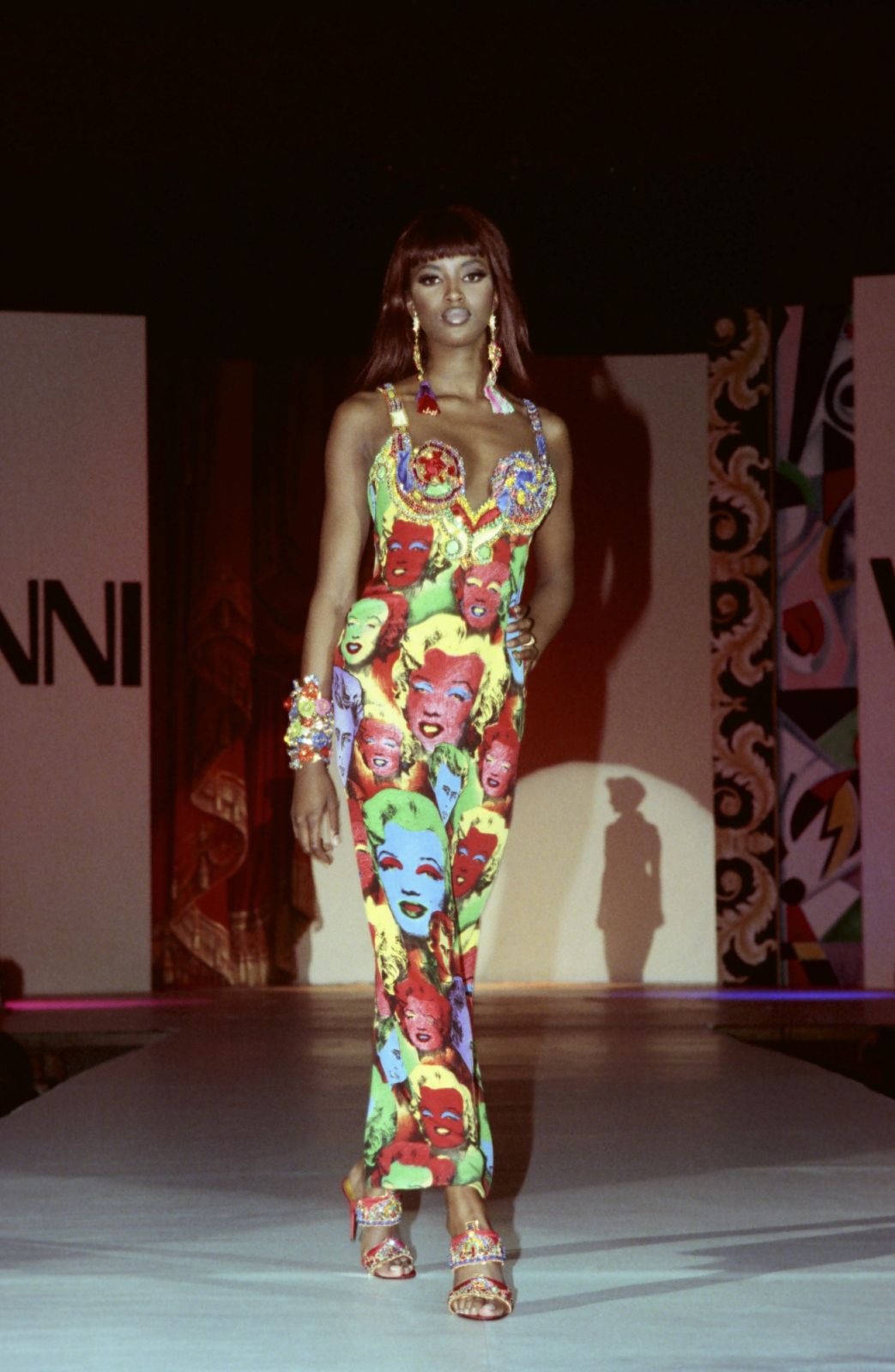 Naomi Campbell wears the latest from Italian designer Gianni Versace in a 1991 fashion show. (Photo: George Rose/Getty Images)