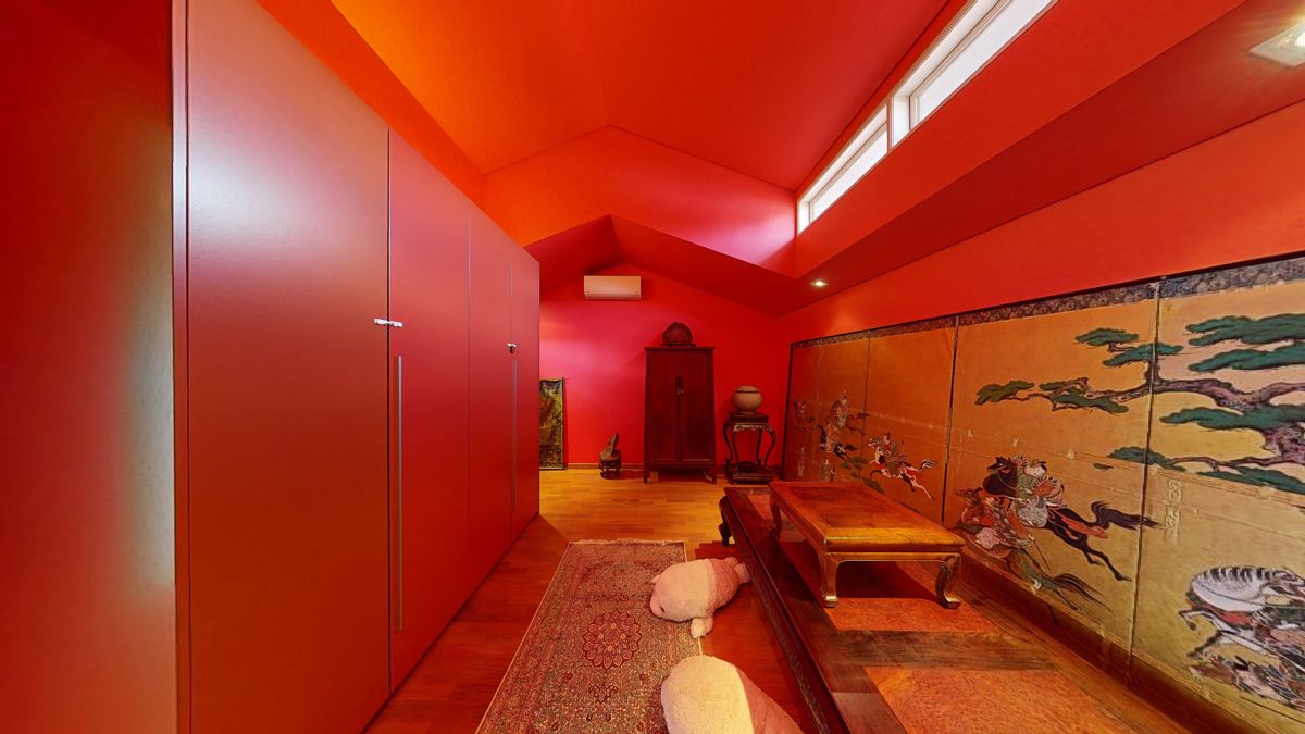 The tea room which occupies its own floor represents the importance of contemplation and mindfulness in the owner's personal philosophy