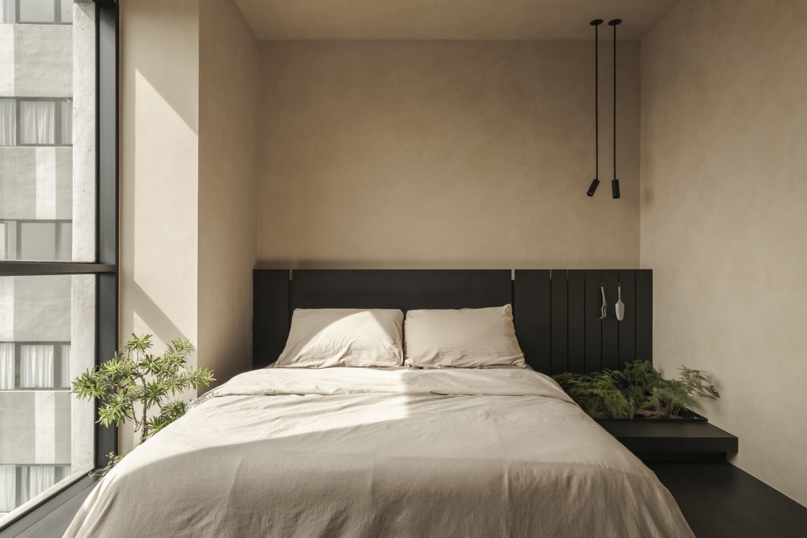 Minimal forms softened by natural textures and materials (Photo: David Yeow)
