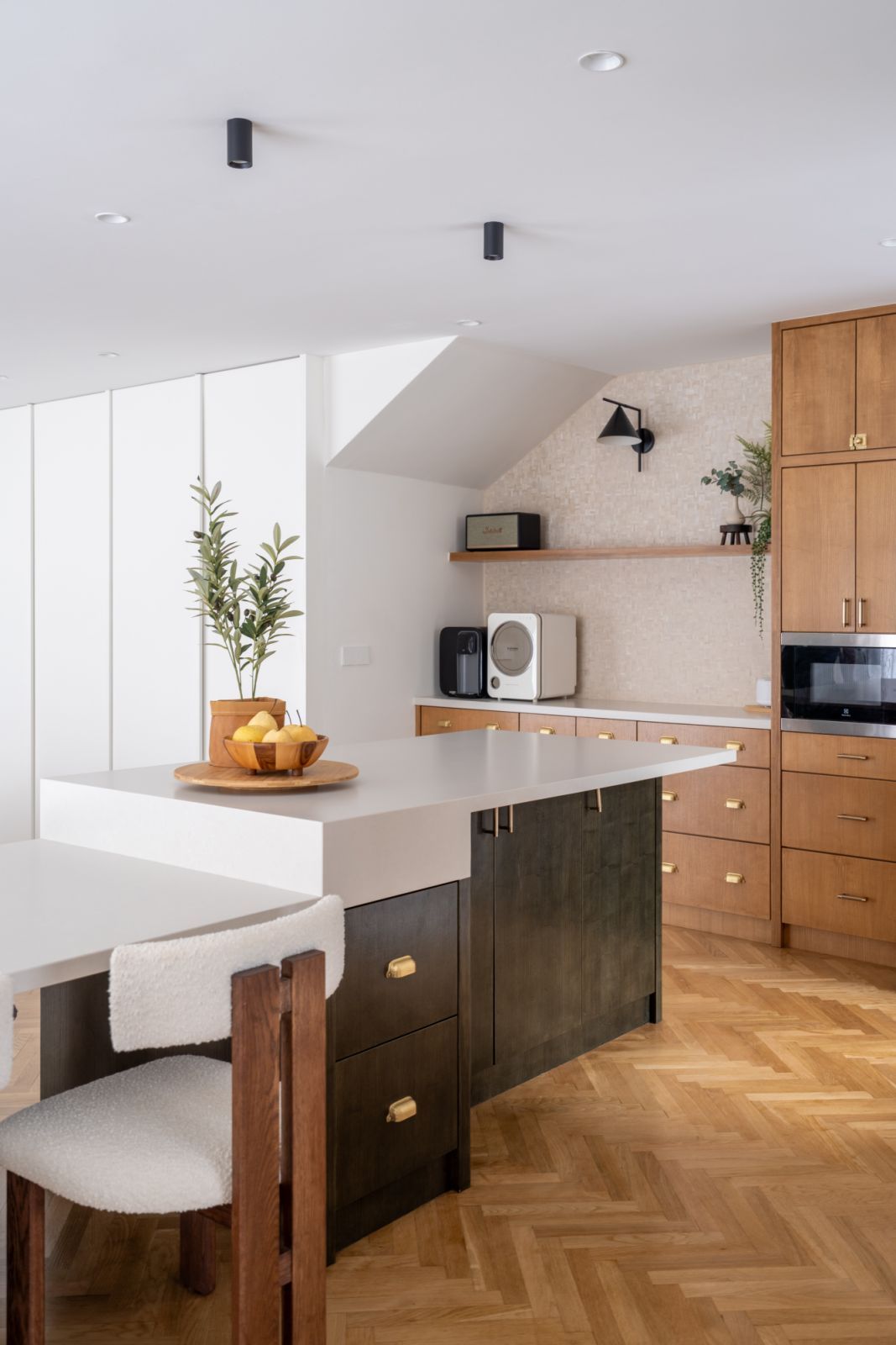 The personalised yet inviting step-up dining room (Photo: BricksBegin)