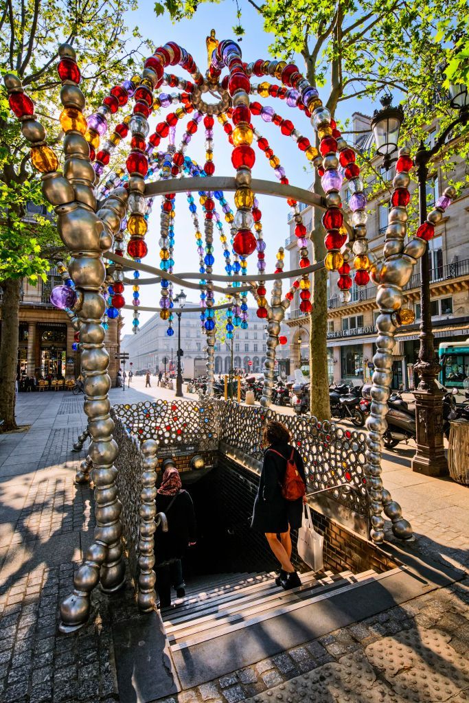 Le Kiosque des Noctambules' par Jean-Michel Othoniel sur la bouche de métro Palais Royal-Musée du Louvre, Place Colette à Paris, France. (Photo by Bruno DE HOGUES/Gamma-Rapho via Getty Images)
