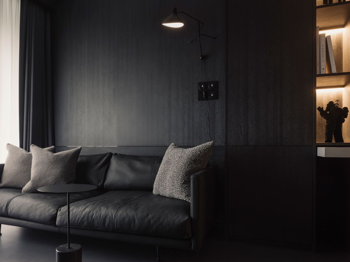 A combination of metal, leather and dark wood in similar tones helps to create a layered look in the living room