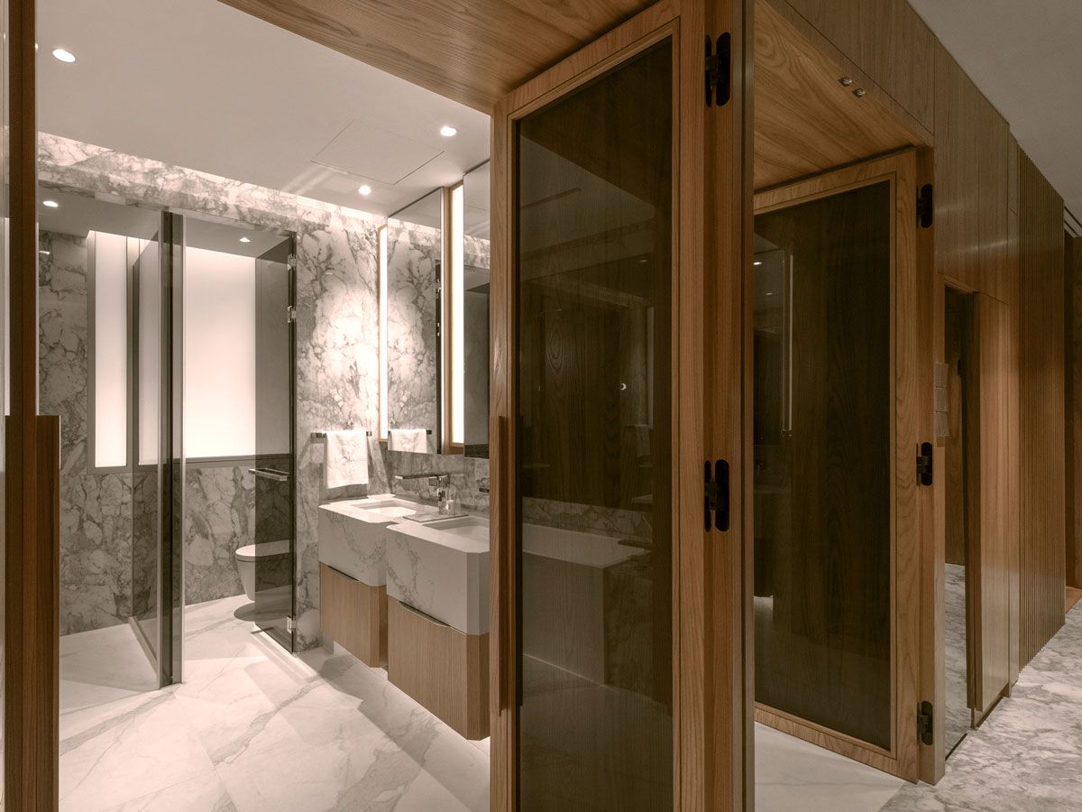 The master bathroom features non-slip tiles and is clad in various marble-effect slabs