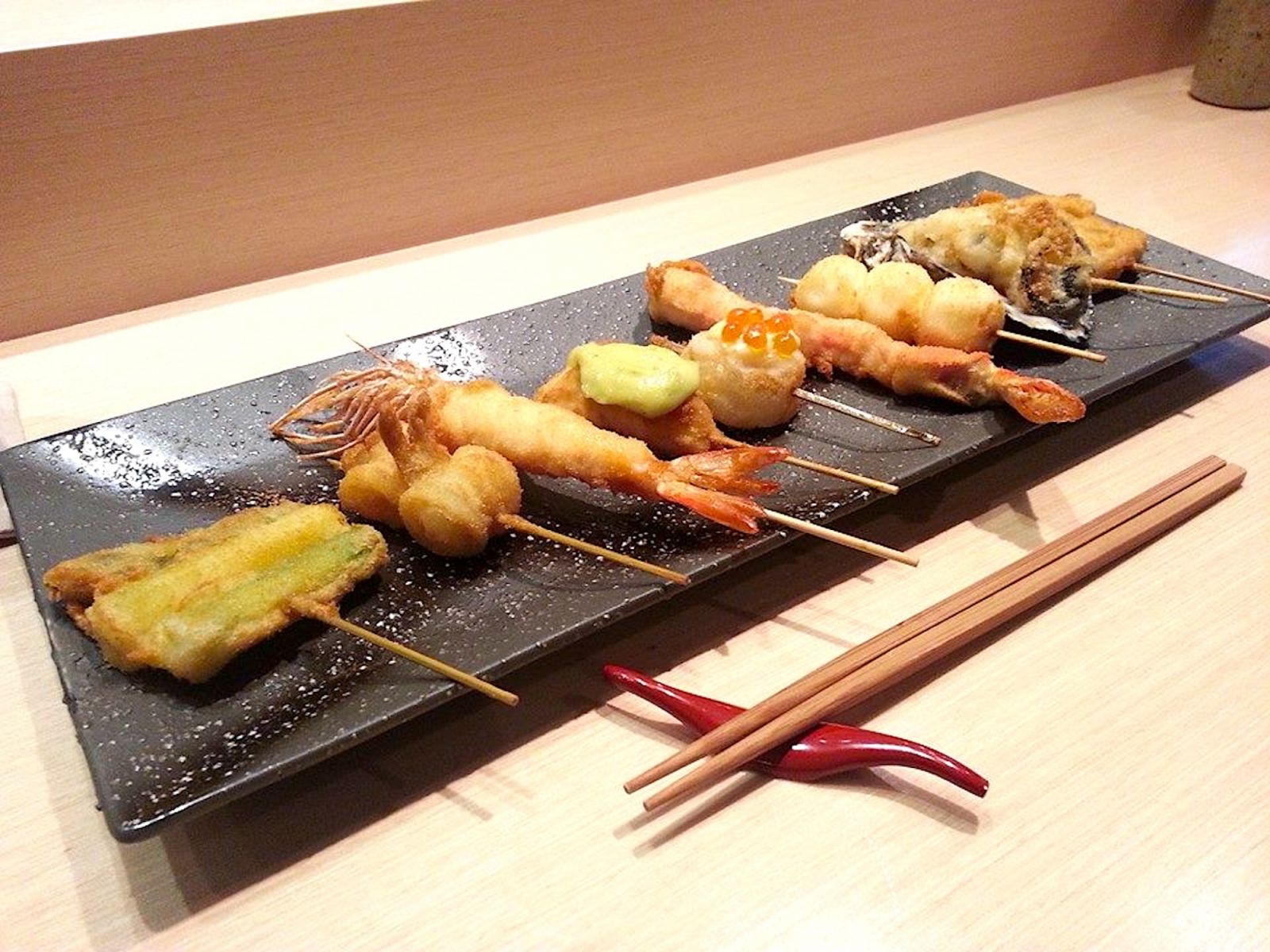 Japanese kushiage fried skewers at Hidden (Photo: Facebook / @秀殿 Hidden)