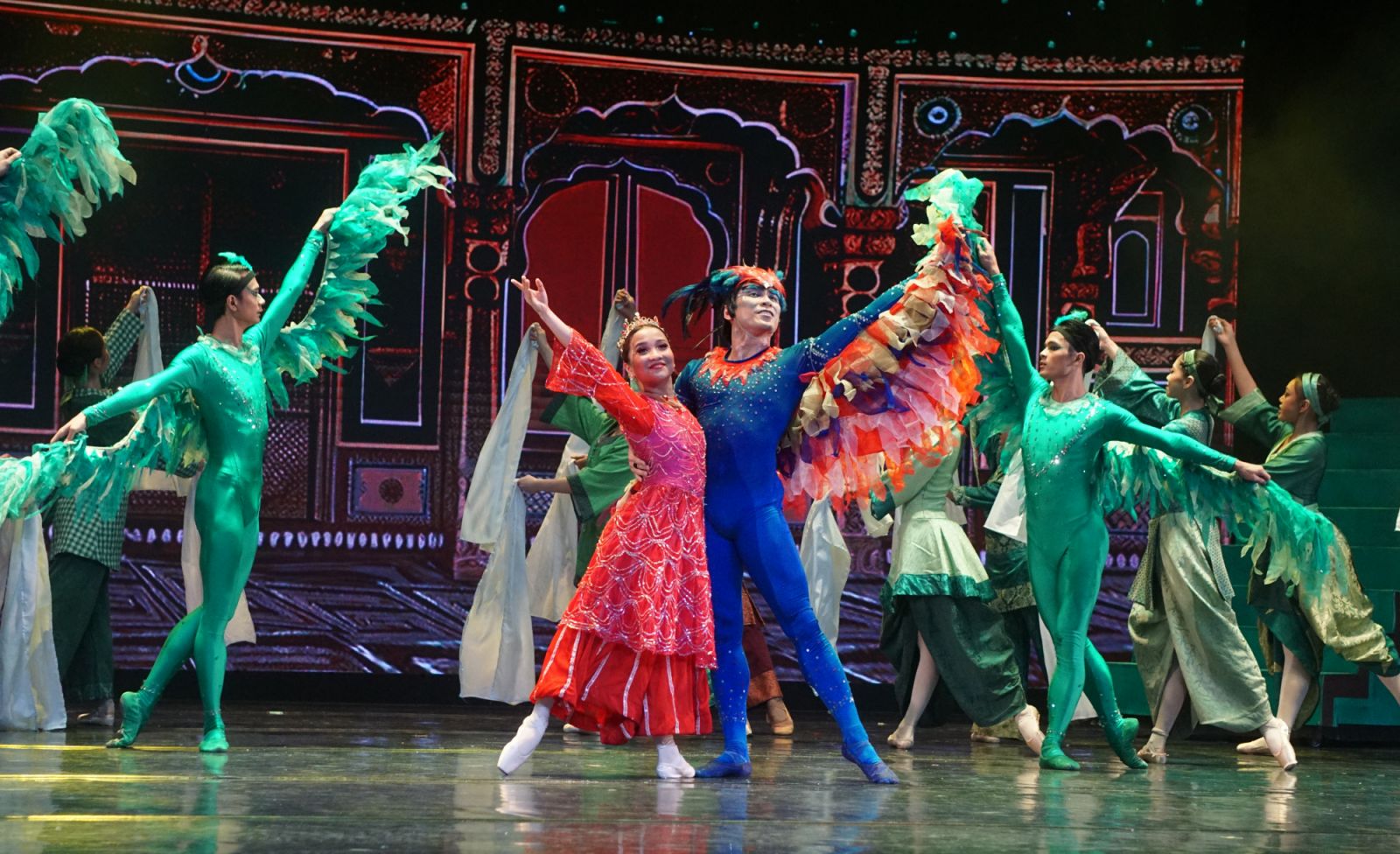 The Prinsipe (Romeo Peralta) and Prinsesa Sing Sing (Pia Dames) in ‘Ang Prinsipe ng Mga Ibon’